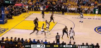 DB视讯官网🥰这就是超巨！爱德华兹第三节半节6中5&3记三分轰下14分